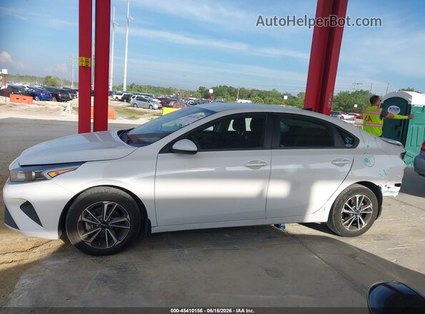 3KPF24AD5RE775833 2024 KIA FORTE White 
