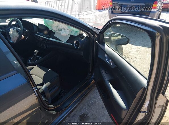 3KPF24AD5RE790008 2024 KIA FORTE Gray Widok wnętrza z przodu