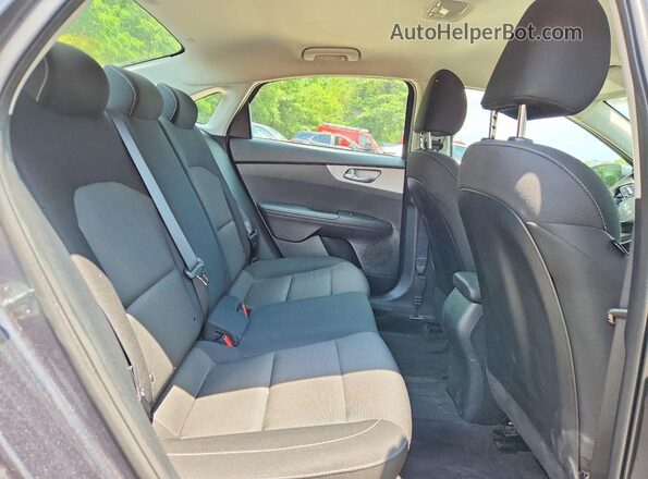 3KPF24AD5RE832581 2024 KIA FORTE Gray 