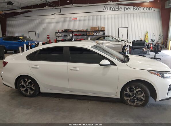 3KPF24AD6KE061277 2019 KIA FORTE White Widok wnętrza z tyłu