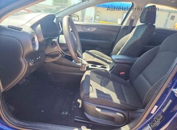 3KPF24AD6ME280498 2021 KIA FORTE Blue Front interior view