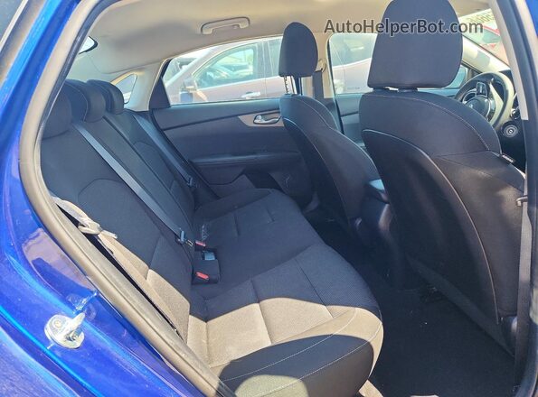 3KPF24AD6ME280498 2021 KIA FORTE Blue Rear seats view