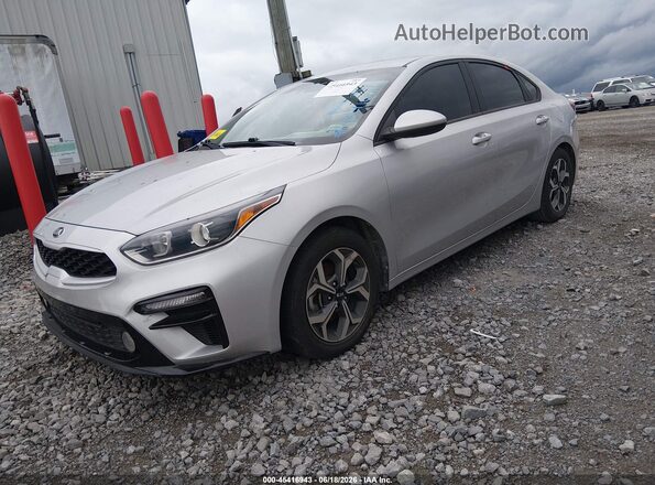 3KPF24AD6ME344863 2021 KIA FORTE Silver Vista tres cuartos delantera izquierda
