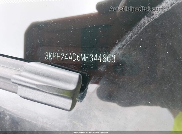 3KPF24AD6ME344863 2021 KIA FORTE Silver Vista del compartimento del motor