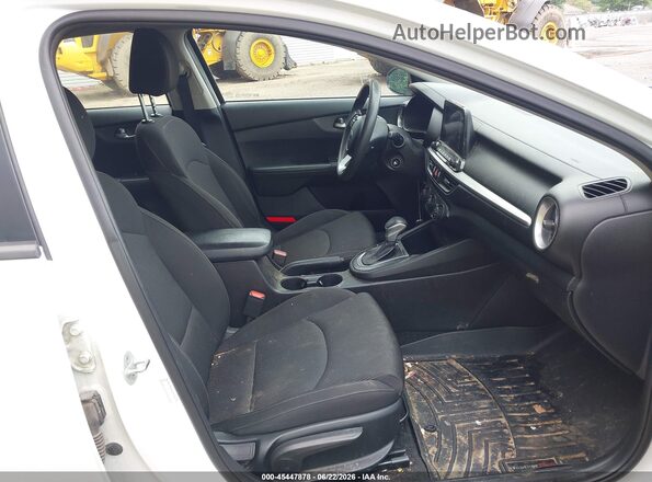 3KPF24AD6ME346015 2021 KIA FORTE White Вид салону спереду