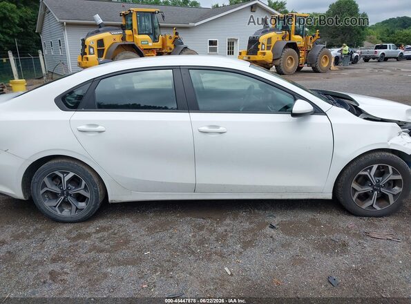 3KPF24AD6ME346015 2021 KIA FORTE White Вид задньої частини салону