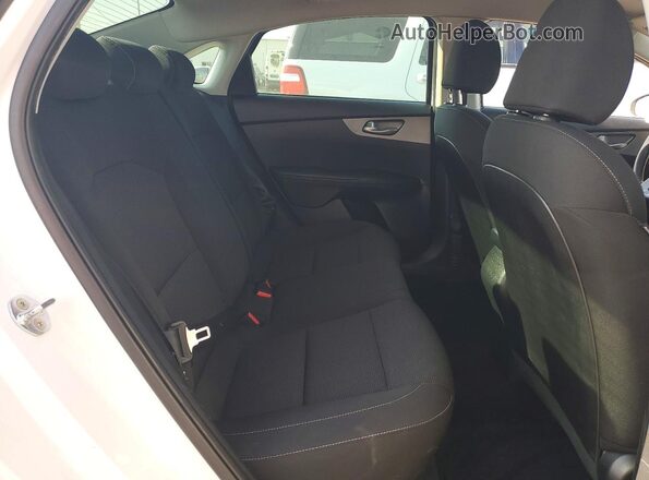 3KPF24AD6ME349609 2021 KIA FORTE White უკანა სავარძლების ხედი