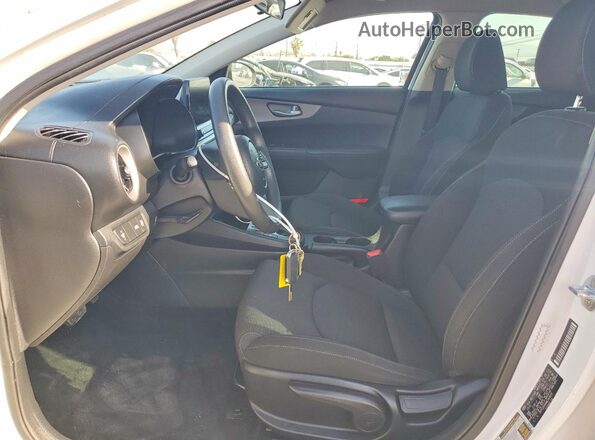 3KPF24AD6ME349609 2021 KIA FORTE White წინა სალონის ხედი