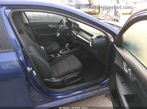 3KPF24AD6NE449243 2022 KIA FORTE Blue Вид салону спереду