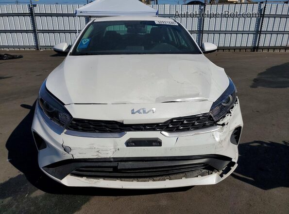 3KPF24AD6RE725460 2024 KIA FORTE Белый 