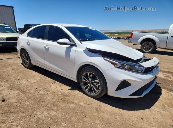 3KPF24AD6RE765439 2024 KIA FORTE White Delantero derecho