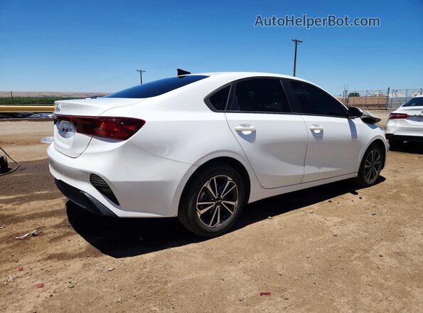 3KPF24AD6RE765439 2024 KIA FORTE White Trasero derecho