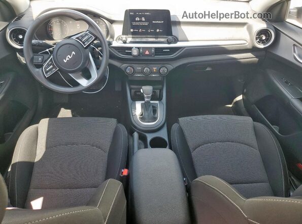3KPF24AD6RE829043 2024 KIA FORTE White 