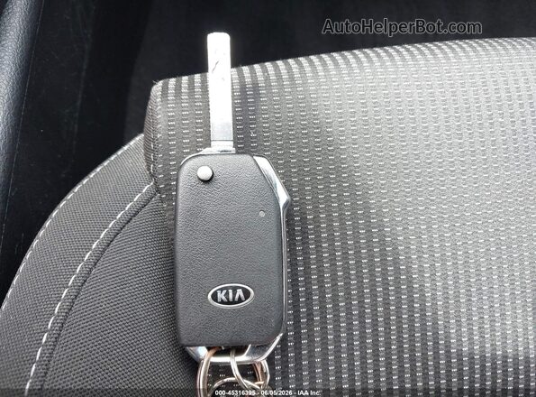 3KPF24AD7KE028224 2019 KIA FORTE Gray Dashboard view