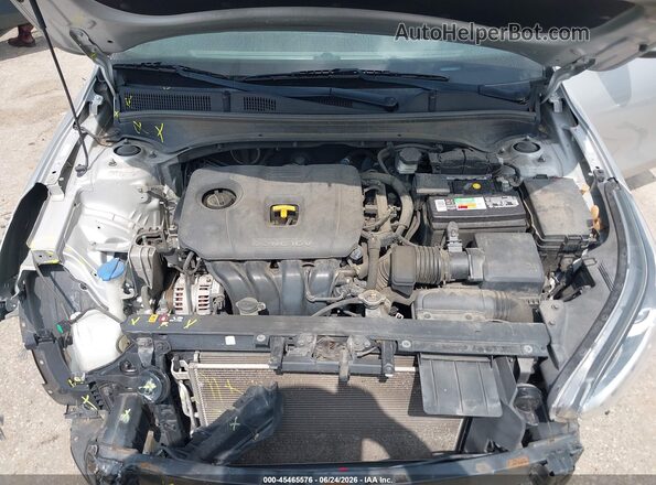 3KPF24AD7KE090609 2019 KIA FORTE Серебряный Вид сзади