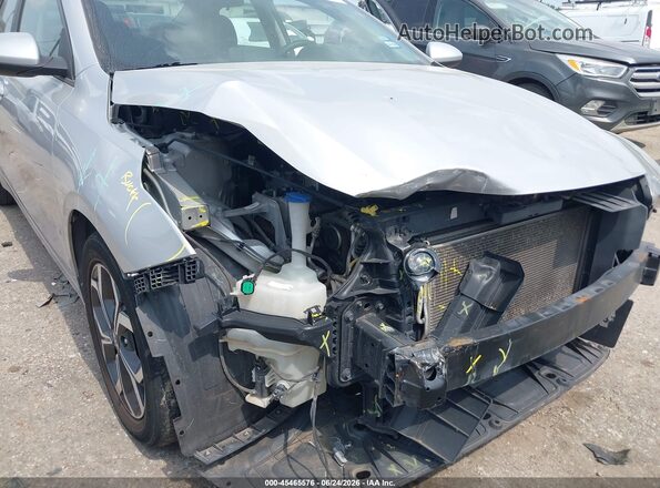 3KPF24AD7KE090609 2019 KIA FORTE Серебряный Вид спереди