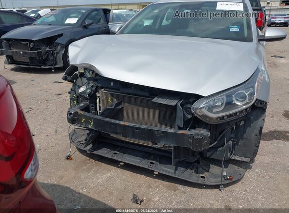 3KPF24AD7KE090609 2019 KIA FORTE Серебряный Вид задней части салона