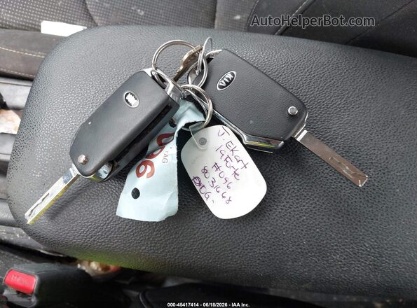 3KPF24AD7KE108879 2019 KIA FORTE Gray Dashboard view