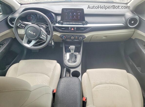 3KPF24AD7NE465323 2022 KIA FORTE Черный Вид панели приборов