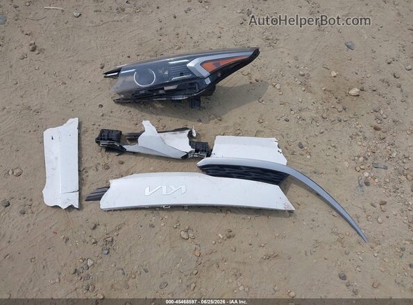 3KPF24AD7NE475978 2022 KIA FORTE White Սարքավորումների վահանակի տեսք