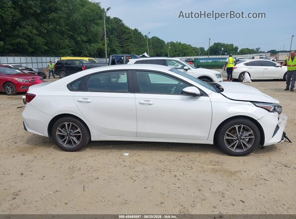 3KPF24AD7NE475978 2022 KIA FORTE White Սալոնի 360 աստիճան տեսք