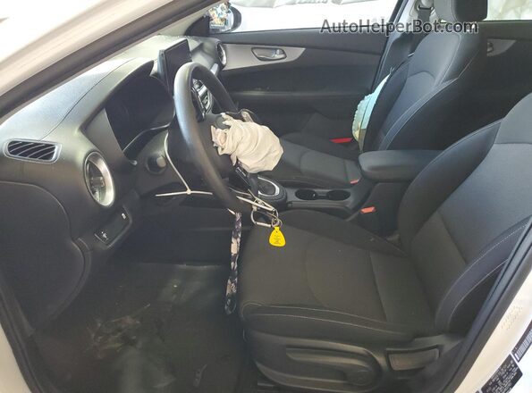 3KPF24AD7PE517911 2023 KIA FORTE White 
