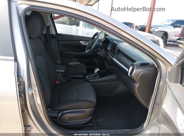 3KPF24AD7PE557065 2023 KIA FORTE Silver Front interior view