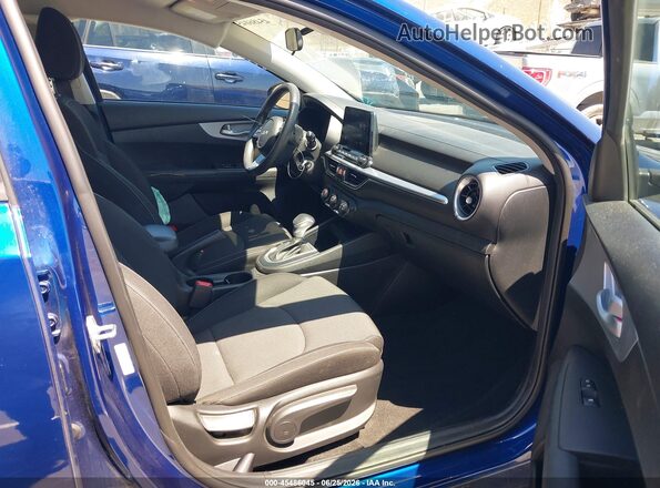 3KPF24AD7PE571371 2023 KIA FORTE Blue Вид салону спереду