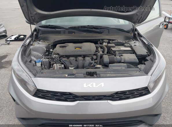 3KPF24AD7PE612582 2023 KIA FORTE Gray Вид ззаду