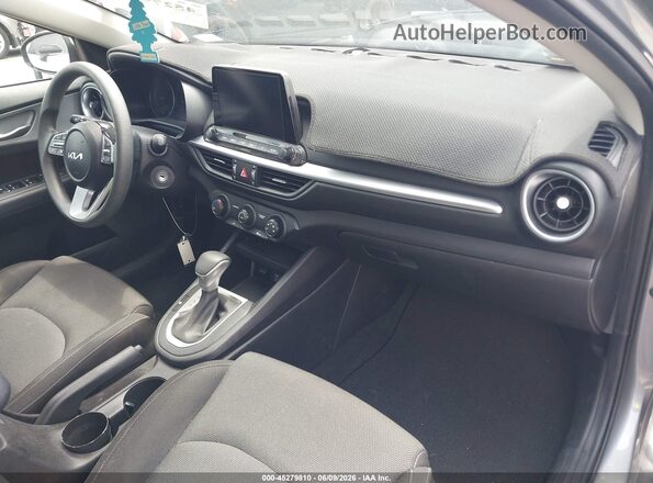 3KPF24AD7PE615904 2023 KIA FORTE Silver Widok wnętrza z przodu