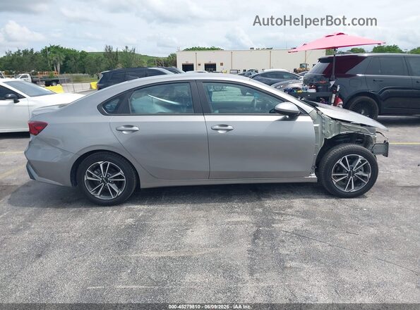 3KPF24AD7PE615904 2023 KIA FORTE Silver Widok wnętrza 360 stopni