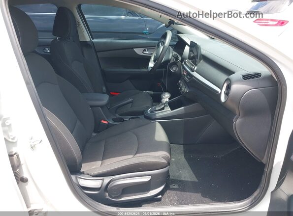 3KPF24AD7RE759472 2024 KIA FORTE White წინა სალონის ხედი