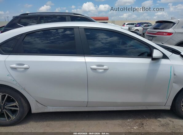 3KPF24AD7RE759472 2024 KIA FORTE White უკანა სალონის ხედი