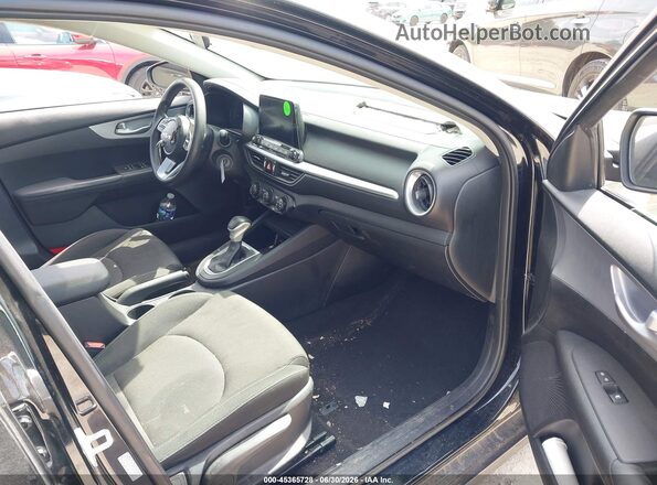 3KPF24AD7RE789832 2024 KIA FORTE Gray Widok wnętrza z przodu