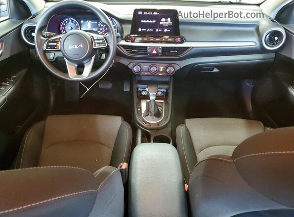 3KPF24AD7RE795047 2024 KIA FORTE Серый Вид панели приборов