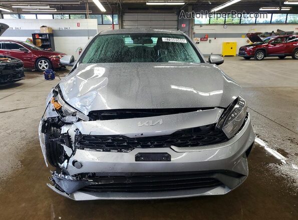 3KPF24AD7RE795047 2024 KIA FORTE Серый Вид спереди