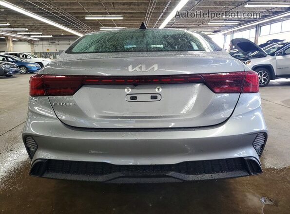 3KPF24AD7RE795047 2024 KIA FORTE Серый Вид сзади