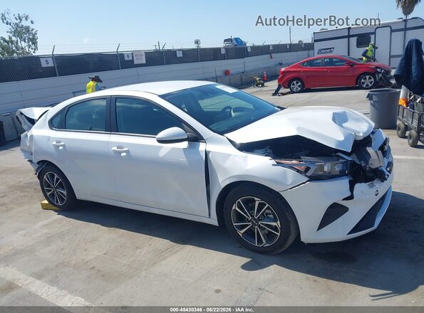 3KPF24AD7RE798773 2024 KIA FORTE White Սալոնի հետևի տեսք