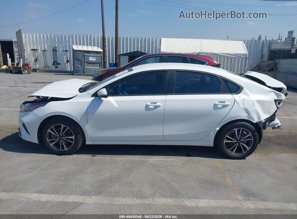 3KPF24AD7RE798773 2024 KIA FORTE White Սալոնի 360 աստիճան տեսք