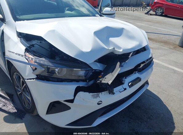 3KPF24AD7RE798773 2024 KIA FORTE White Դիմացի տեսք