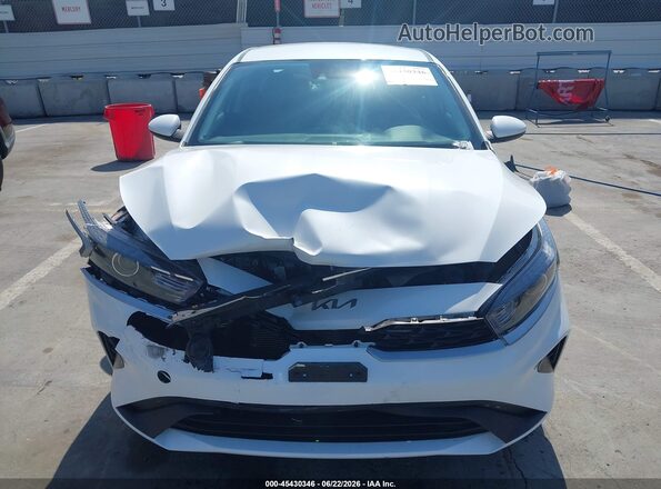 3KPF24AD7RE798773 2024 KIA FORTE White Սարքավորումների վահանակի տեսք