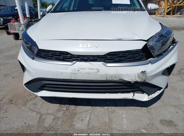 3KPF24AD7RE803034 2024 KIA FORTE Белый Вид спереди