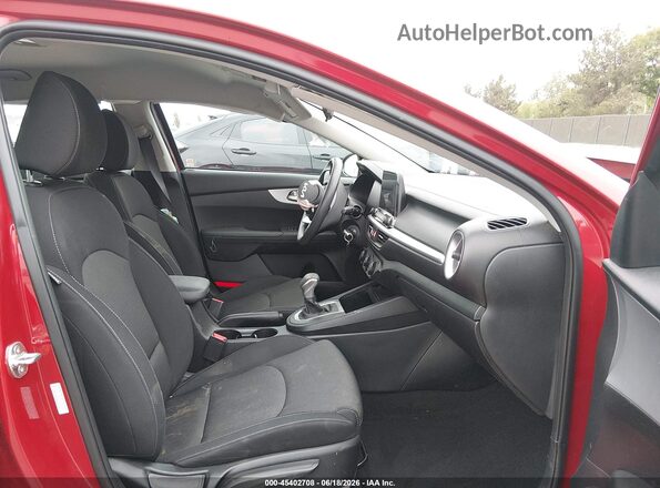 3KPF24AD7RE807097 2024 KIA FORTE Red Вид салону спереду