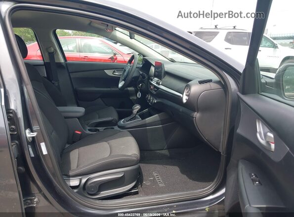 3KPF24AD7RE830069 2024 KIA FORTE Gray Widok wnętrza z przodu