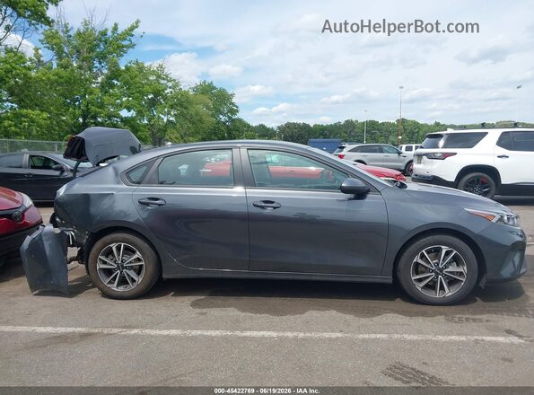 3KPF24AD7RE830069 2024 KIA FORTE Gray Widok wnętrza z tyłu