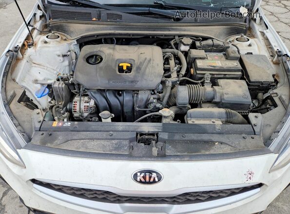 3KPF24AD8ME288828 2021 KIA FORTE White Widok wnętrza z tyłu