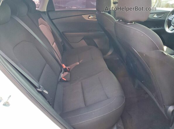 3KPF24AD8ME365553 2021 KIA FORTE White 