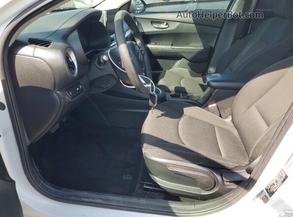 3KPF24AD8ME365553 2021 KIA FORTE White 