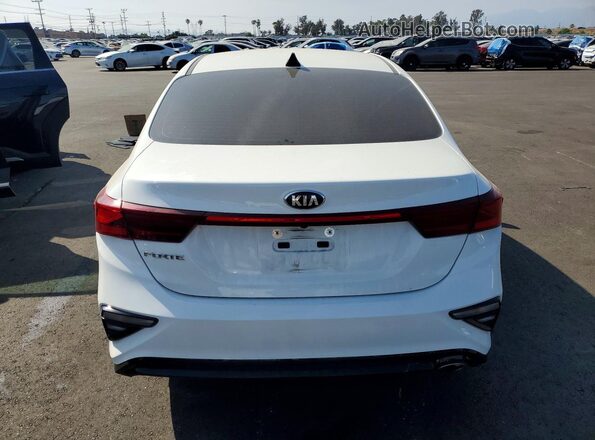 3KPF24AD8ME365553 2021 KIA FORTE White 