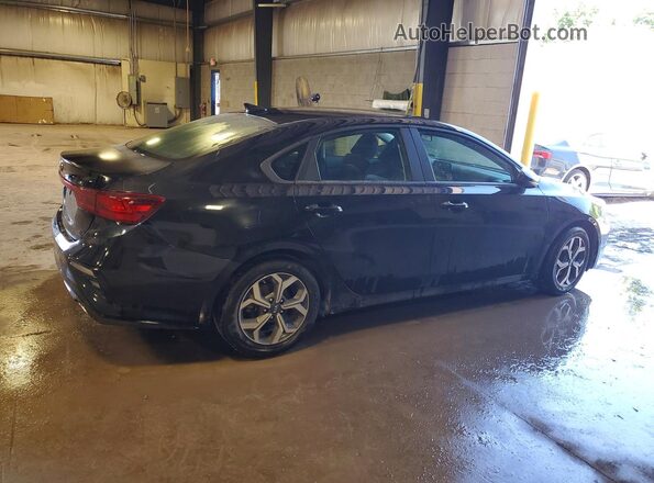 3KPF24AD8ME387973 2021 KIA FORTE Black 